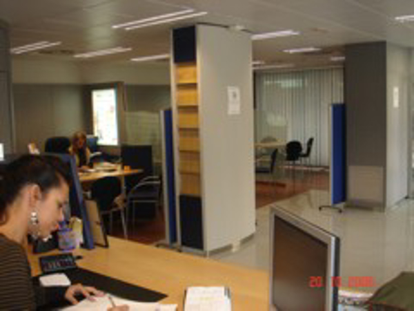 V�a Hipotecaria, Servicios financieros